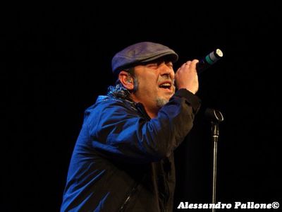 Luca Carboni in testa alla classifica del Music Control 