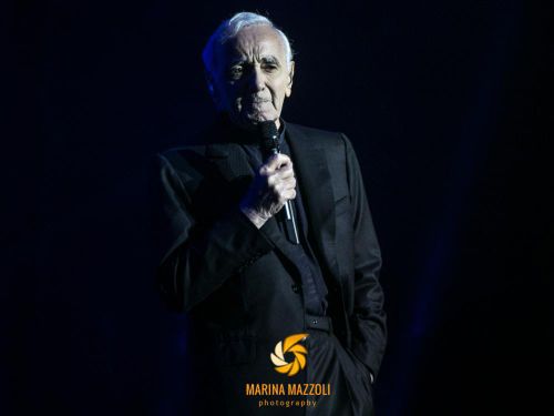 Aznavour incontra Barroso (CE): 'Estendiamo la durata dei copyright'