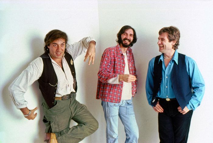 https://images.rockol.it/OYjf7H-wW6WrkrKFyNmbOsaVblE=/700x0/smart/rockol-img/img/foto/upload/01-area-demetrio-stratos-patrizio-fariselli-paolo-tofani-milano-1976-roberto-masotti.jpg