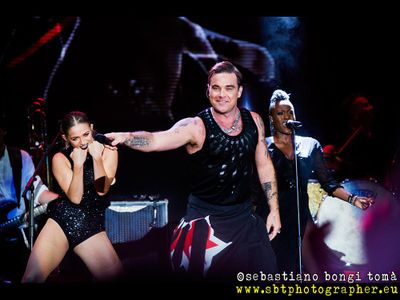 E’ ‘Kids’ il nuovo singolo di Robbie Williams