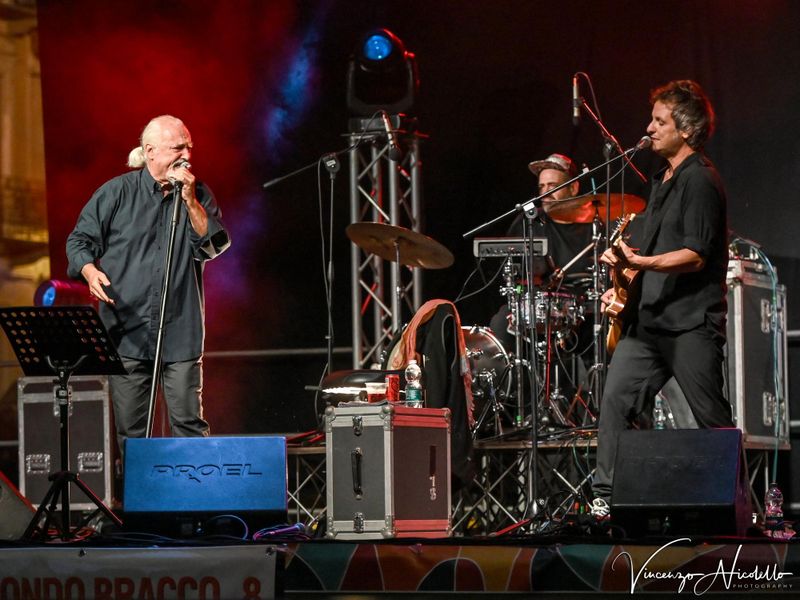 30 luglio 2025 - Fiera del Pesco - Piazza Italia - Canale d'Alba (Cn) - Eugenio Finardi in concerto 30 luglio 2025 - Fiera del Pesco - Piazza Italia - Canale d'Alba (Cn) - Eugenio Finardi in concerto
