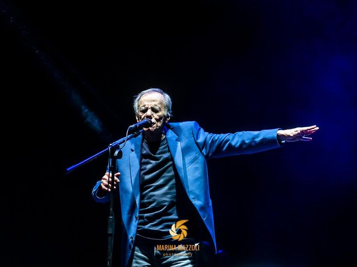 Il Premio Tenco conferisce a Vecchioni il premio fedeltà