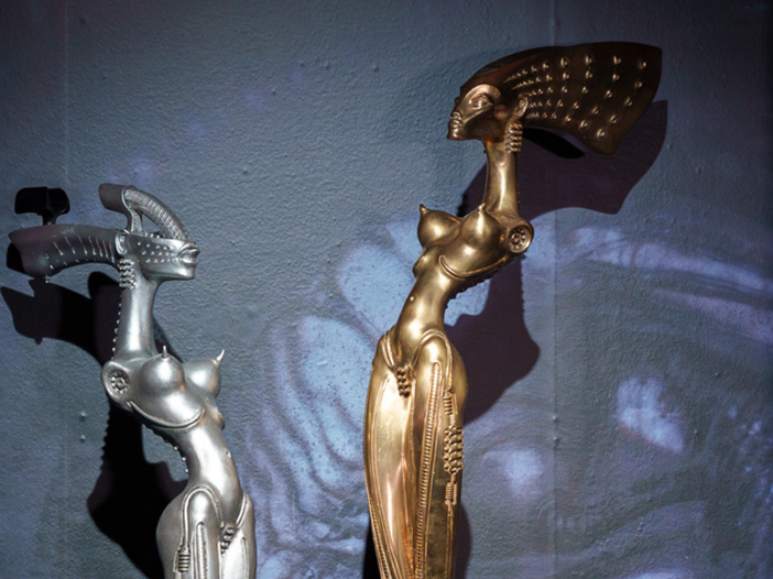 La storia dell&rsquo;asta per microfono dei Korn creata da H.R. Giger