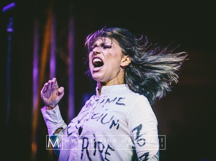 Concerti, Lacuna Coil in diretta: la recensione dello show Concerti, Lacuna Coil in diretta: la recensione dello show