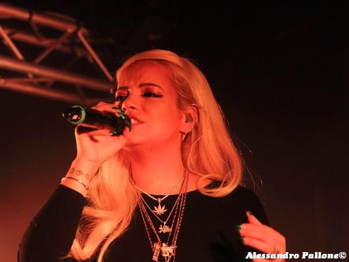 Lily Allen: &#039;Sono andata a letto con delle prostitute, mi sentivo sola&#039;
