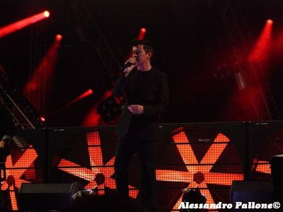 L&apos;autore di Rick Astley: &apos;Sfruttato da YouTube come un immigrato a Dubai&apos;