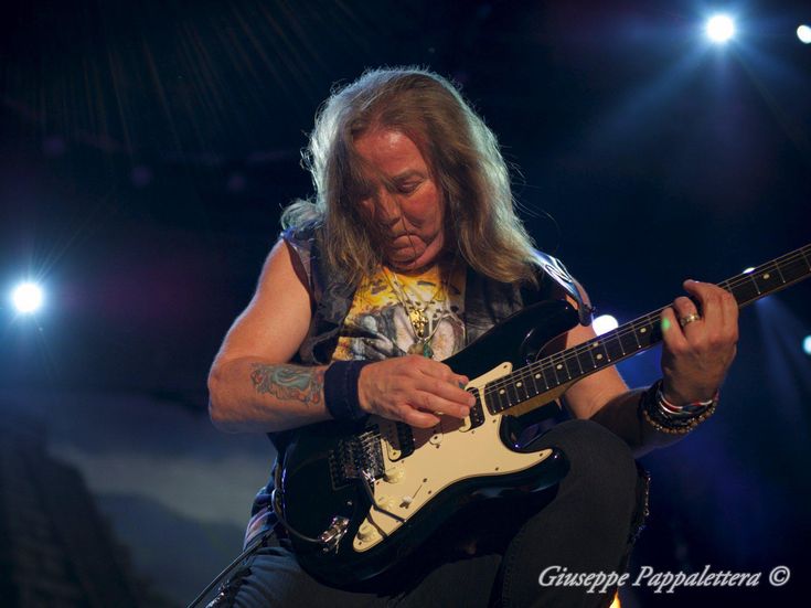 A processo per volume eccessivo fan degli Iron Maiden di 80 anni