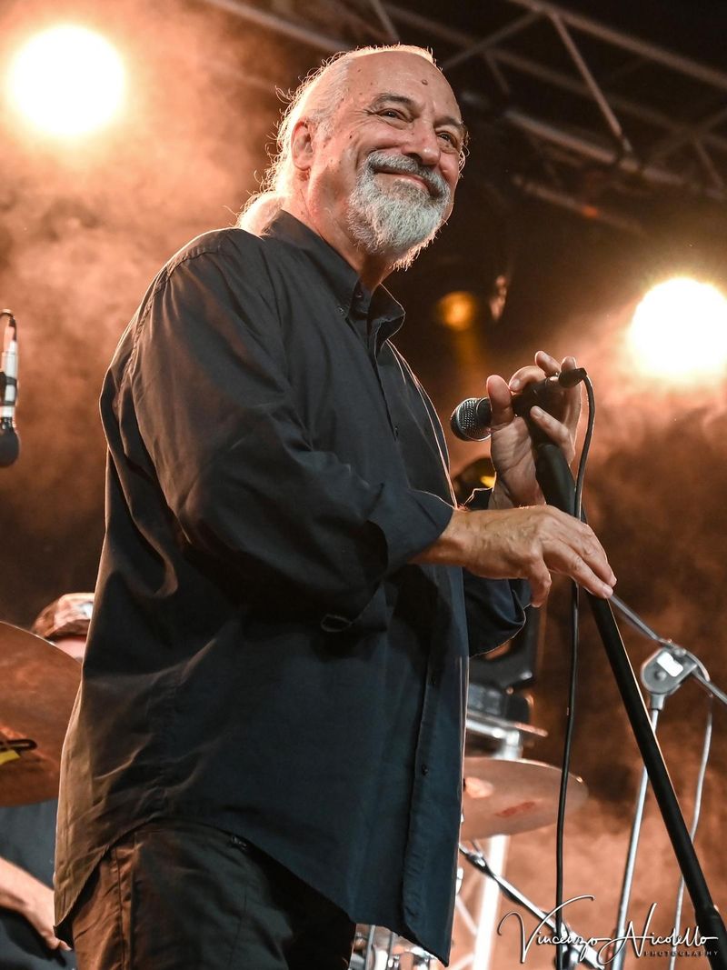 30 luglio 2025 - Fiera del Pesco - Piazza Italia - Canale d'Alba (Cn) - Eugenio Finardi in concerto 30 luglio 2025 - Fiera del Pesco - Piazza Italia - Canale d'Alba (Cn) - Eugenio Finardi in concerto