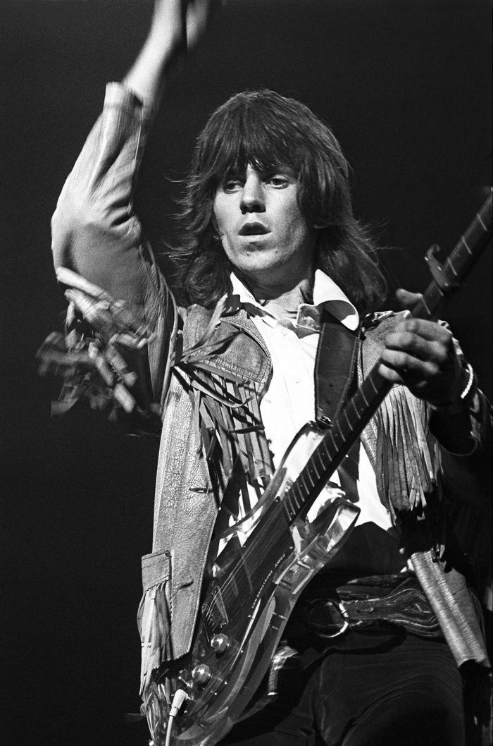 https://images.rockol.it/QNZcA4GsGXGP-4uuU8htbQUehUI=/700x0/smart/rockol-img/img/foto/upload/03-keith-richards-rolling-stones-milano-1970-renzo-chiesa.jpg