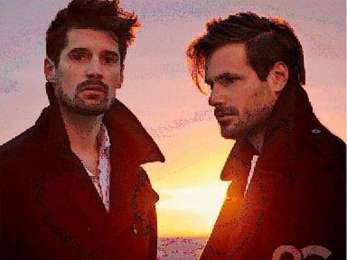 I 2Cellos tornano con &quot;Livin&#039; on a Prayer&quot; dei Bon Jovi. Video.