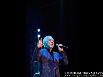 Tom Jones presenta il disco di duetti - con l&apos;aiuto di Zucchero
