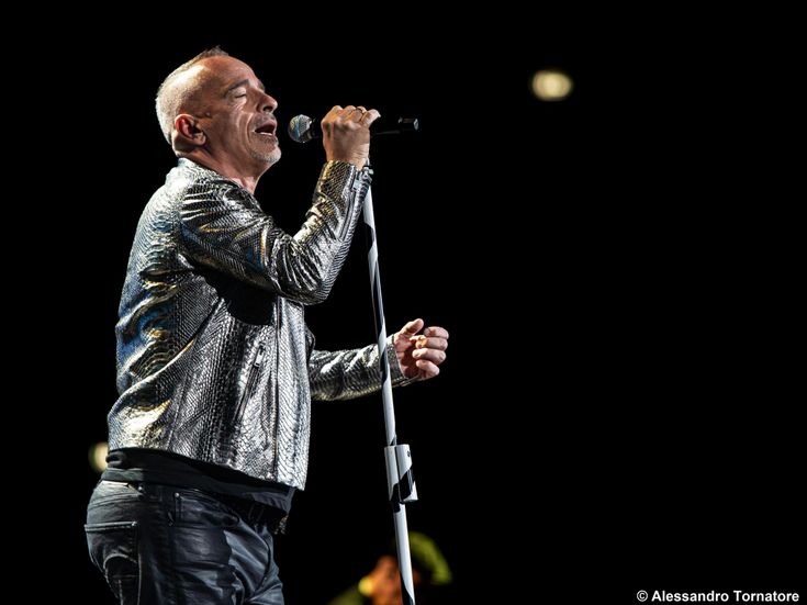 Il best di Eros Ramazzotti: &apos;Penso all&apos;oggi, ma sono fiero del mio passato&apos;