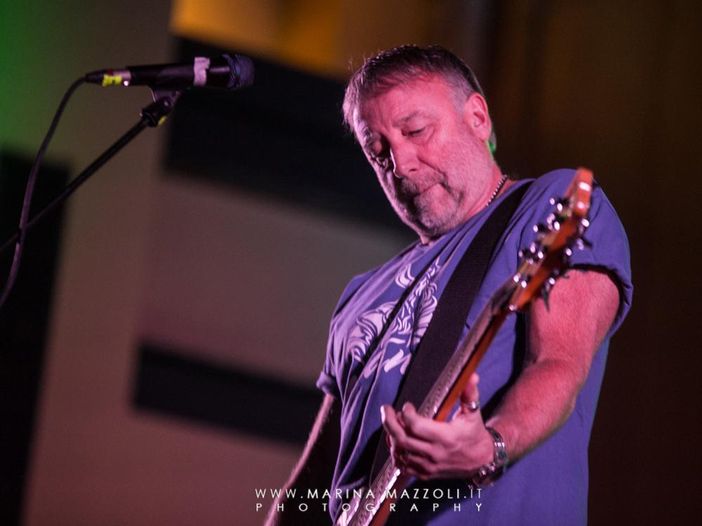 Peter Hook mette all'asta il basso che usava nei Joy Division Peter Hook mette all'asta il basso che usava nei Joy Division