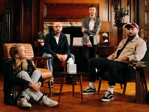 Gli As It Is firmano con FLG