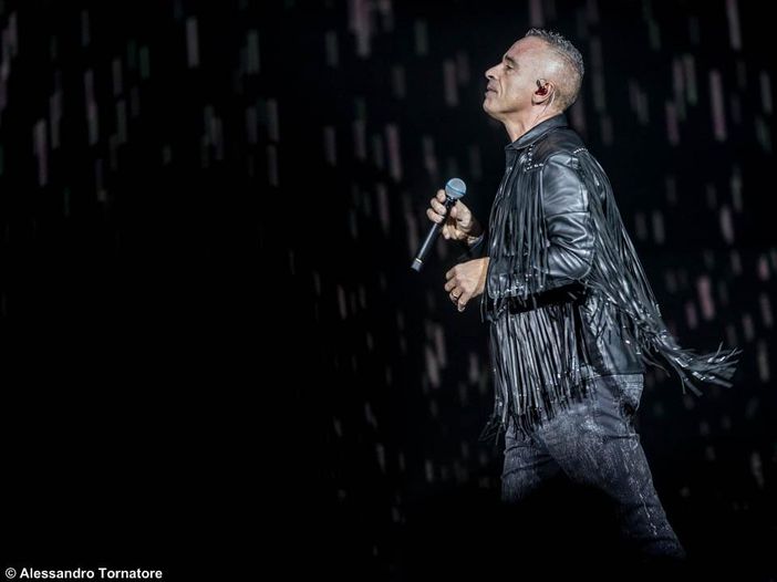 Eros, concerti e parole: 'Canterei volentieri con Carmen Consoli' Eros, concerti e parole: 'Canterei volentieri con Carmen Consoli'