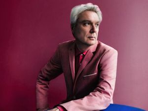 David Byrne: concerti con team di sbandieratori per il Contemporary Color
