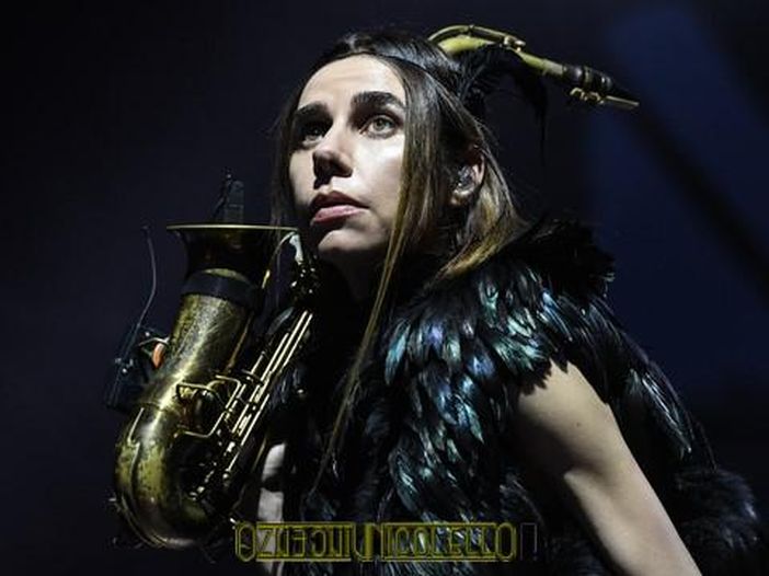 PJ Harvey: ascolta le due nuove canzoni &quot;Descending&quot; e &quot;The Moth&quot;