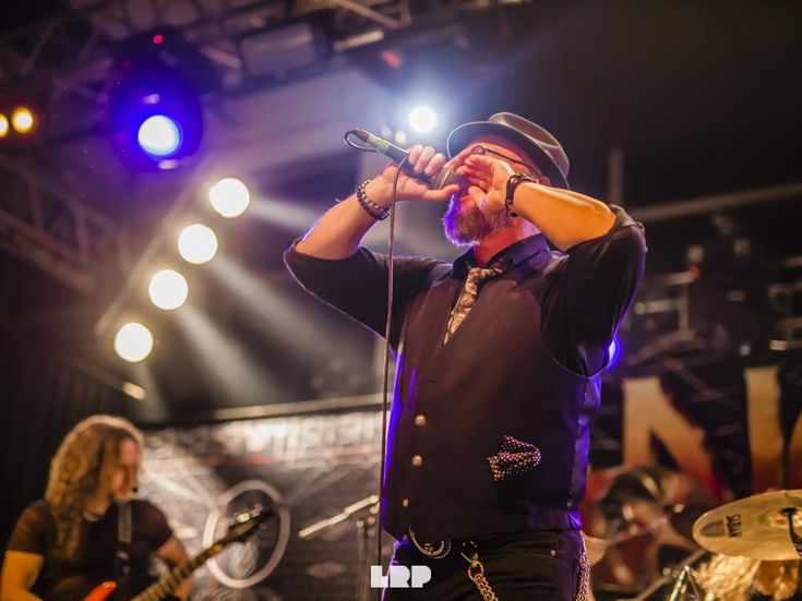 Gli Angra rinascono ad ottobre con un nuovo disco
