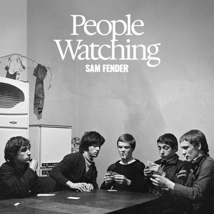 https://images.rockol.it/R9h4-ePnbuZDxnNS_yZz1opsrV0=/700x0/smart/rockol-img/img/foto/upload/sam-fender-people-watching.jpg