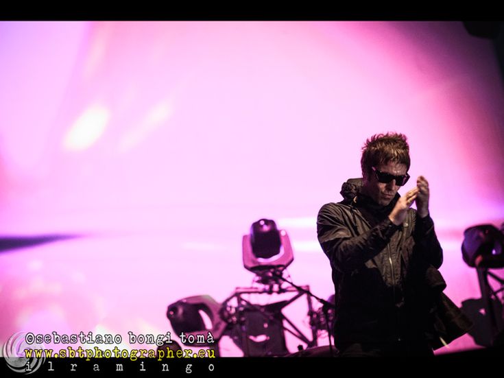 I Beady Eye invitano Bonehead, il &apos;vecchio&apos; chitarrista degli Oasis