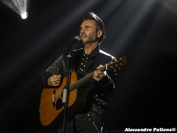 Sanremo 2015: un mese dopo, il bilancio delle radio. Nek senza rivali, bene Chiara e Ayane. Male Moreno