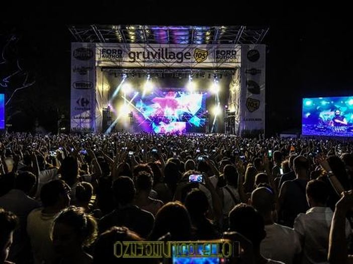 Bob Sinclar e Robbie Williams insieme per il nuovo singolo 'Electrico romantico' Bob Sinclar e Robbie Williams insieme per il nuovo singolo 'Electrico romantico'