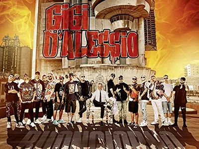 Gigi D'Alessio: 'Farò una canzone con Berlusconi'