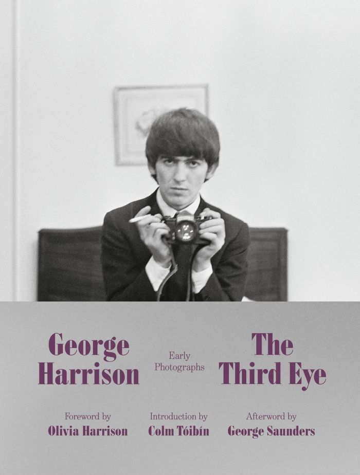https://images.rockol.it/RW3rO8Uaz1oNxjyqeD3yl_ScRD8=/700x0/smart/rockol-img/img/foto/upload/george-harrison.2026-07-08-12-11-47.jpg