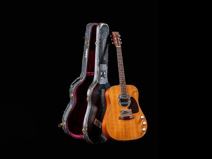 Kurt Cobain, l&#039;Unplugged, una chitarra acustica e un cardigan