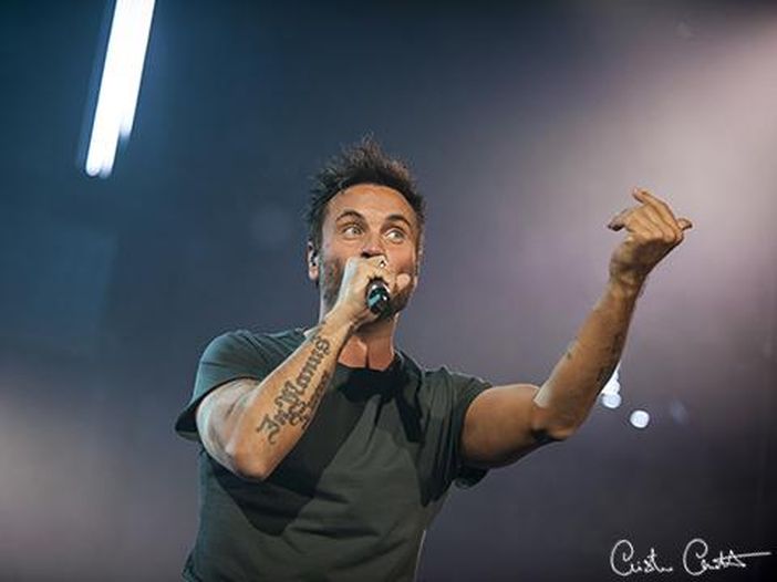 Nek, tour annullato per un edema alla corde vocali