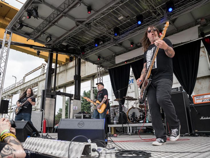 Gli Ataris su Columbia Records