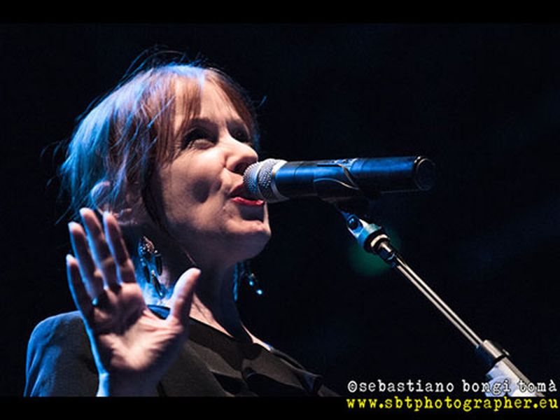 16 luglio 2014 - Pistoia Blues Festival - Piazza del Duomo - Pistoia - Suzanne Vega in concerto 16 luglio 2014 - Pistoia Blues Festival - Piazza del Duomo - Pistoia - Suzanne Vega in concerto