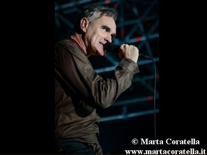 Morrissey risponde a Universal: 'Avete rifiutato di ripubblicare 'I'm throwing my arms around Paris', come omaggio alla vittime del 13 novembre, ho le prove' Morrissey risponde a Universal: 'Avete rifiutato di ripubblicare 'I'm throwing my arms around Paris', come omaggio alla vittime del 13 novembre, ho le prove'