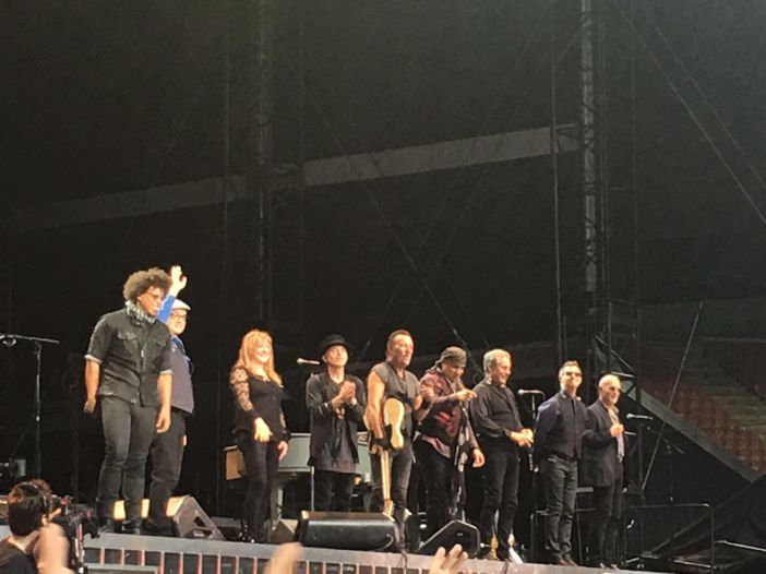 Bruce Springsteen, il 'The river tour 2016' sbarca in Italia: la diretta della prima data allo stadio San Siro di Milano - FOTO Bruce Springsteen, il 'The river tour 2016' sbarca in Italia: la diretta della prima data allo stadio San Siro di Milano - FOTO