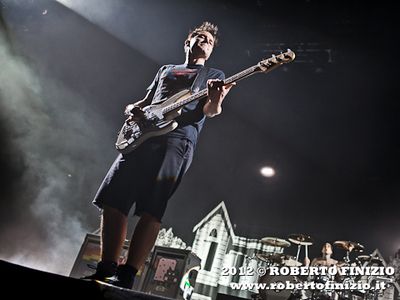 I Blink-182, i Lit e altri scrivono un pezzo per beneficenza
