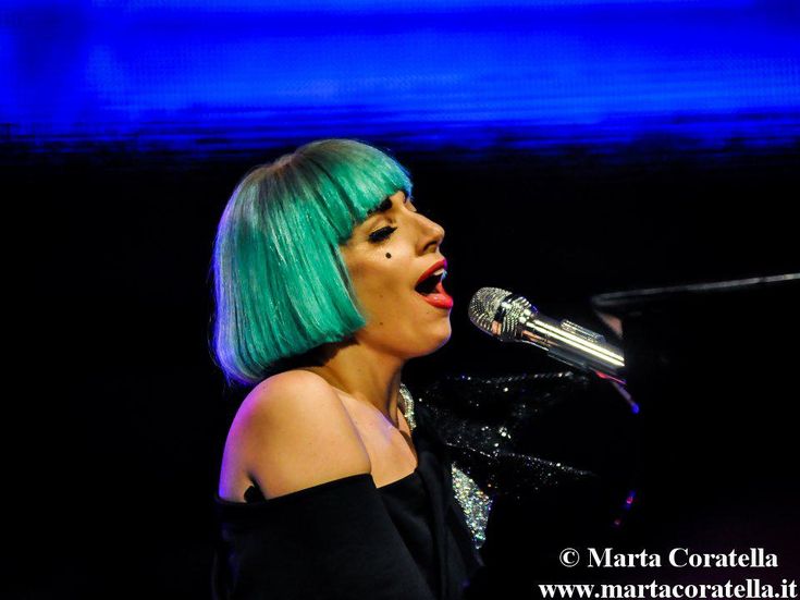 Lady Gaga ha la polmonite, stop al tour: saltano le date a Seattle e Vancouver