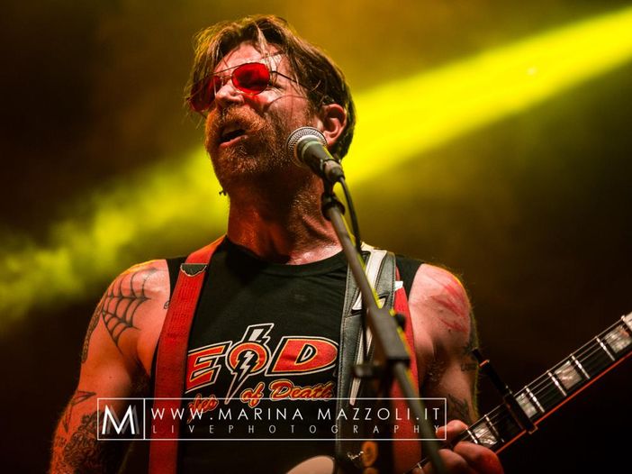 Gli Eagles of Death Metal annunciano un nuovo album di cover