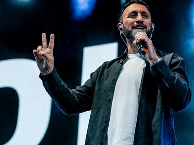 Blue, e alla fine anche il povero Simon ha cuccato