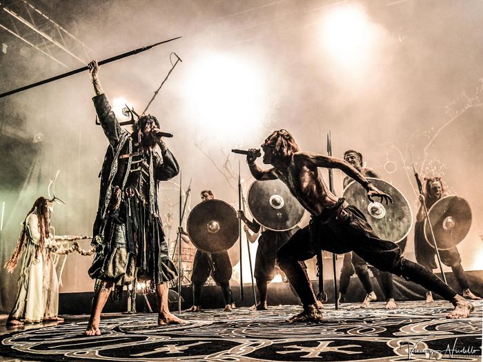 https://images.rockol.it/T9m0lj6Pj_iFCWfB0hw1QOGYKxI=/700x0/smart/rockol-img/img/foto/upload/heilung-alcatraz-milano-9-dicembre-2022.jpg