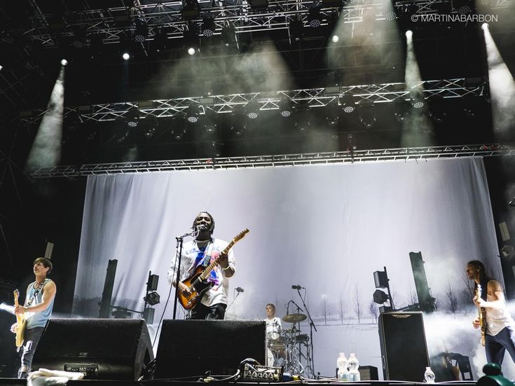Russel Lissack (Bloc Party) attaccato da un leone, non è in pericolo di vita