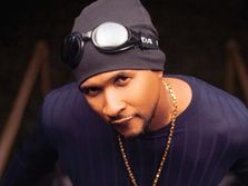 Nasce a Dallas, Texas, USA, Usher Raymond IV, in arte Usher, cantante e attore.