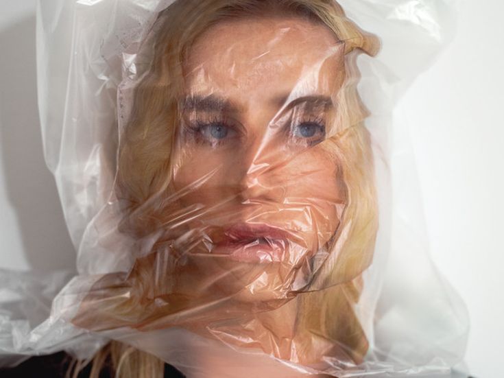 Ke$ha fa causa a Dr. Luke: &apos;Sono stata vittima di abusi e violenze sessuali&apos;