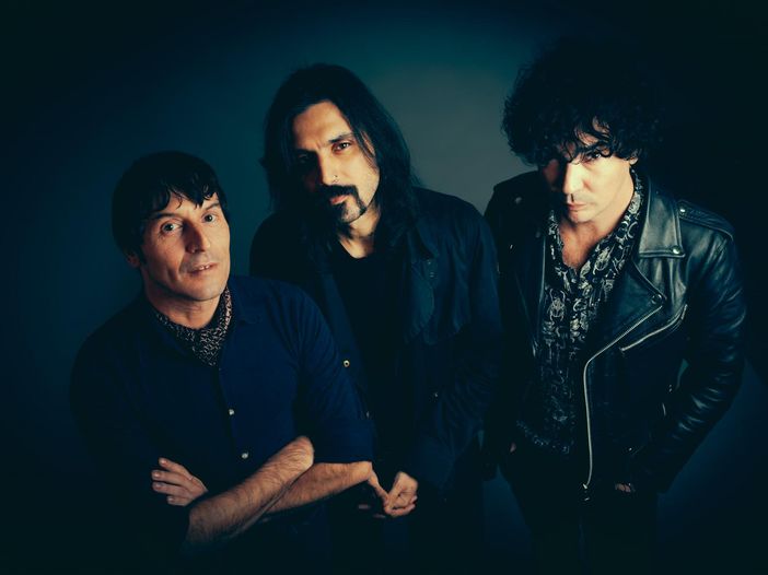 Gli Zen Circus sono tornati: con loro c'è Claudio Santamaria  Gli Zen Circus sono tornati: con loro c'è Claudio Santamaria