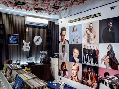 Warner Music Store