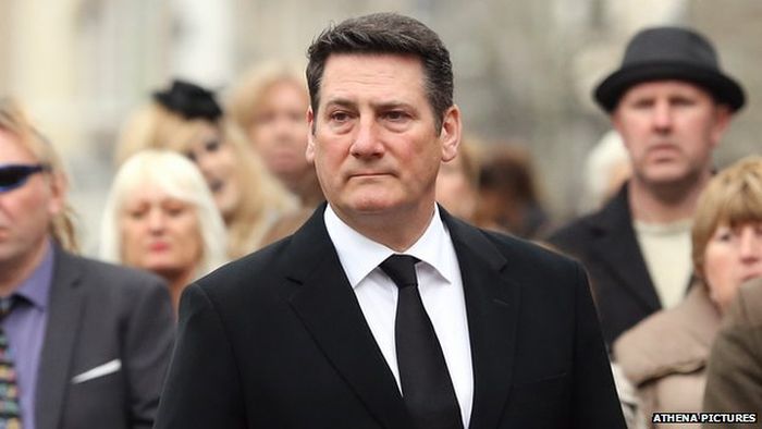https://images.rockol.it/TjbVX3Gd3nlauzRICtZEKhMOfvM=/700x0/smart/http%3A%2F%2Fnews.bbcimg.co.uk%2Fmedia%2Fimages%2F81598000%2Fjpg%2F_81598363_hadley.jpg