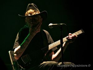 Johnny Winter e Joe Perry (Aerosmith) in "Mojo hand": ASCOLTA