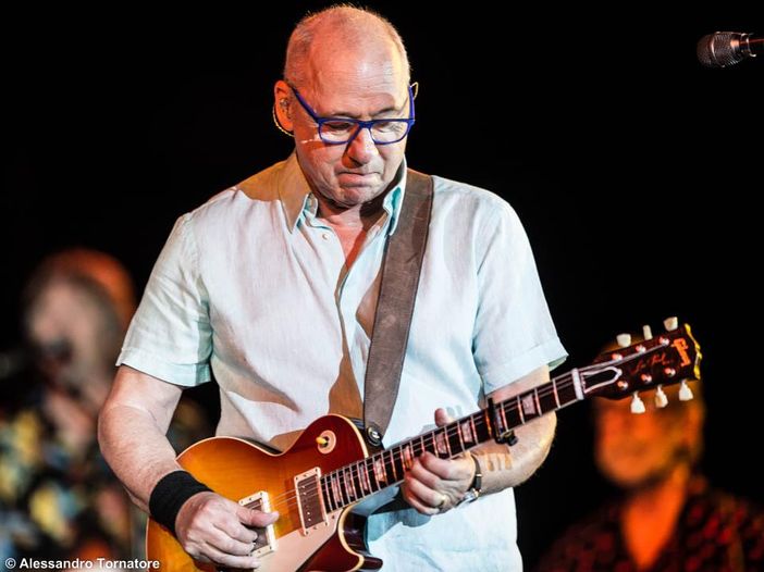 Mark Knopfler (Dire Straits): all&#039;asta le sue chitarre