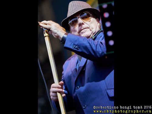 Van Morrison resta con la Polydor (che pubblica un'antologia)