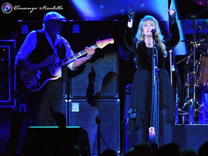 Stevie Nicks e Dave Stewart: una nuova canzone per l’Ucraina Stevie Nicks e Dave Stewart: una nuova canzone per l’Ucraina