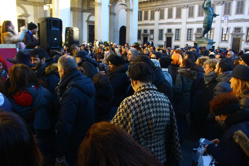 FlashMob alle Colonne di San Lorenzo a Milano il 17 gennaio